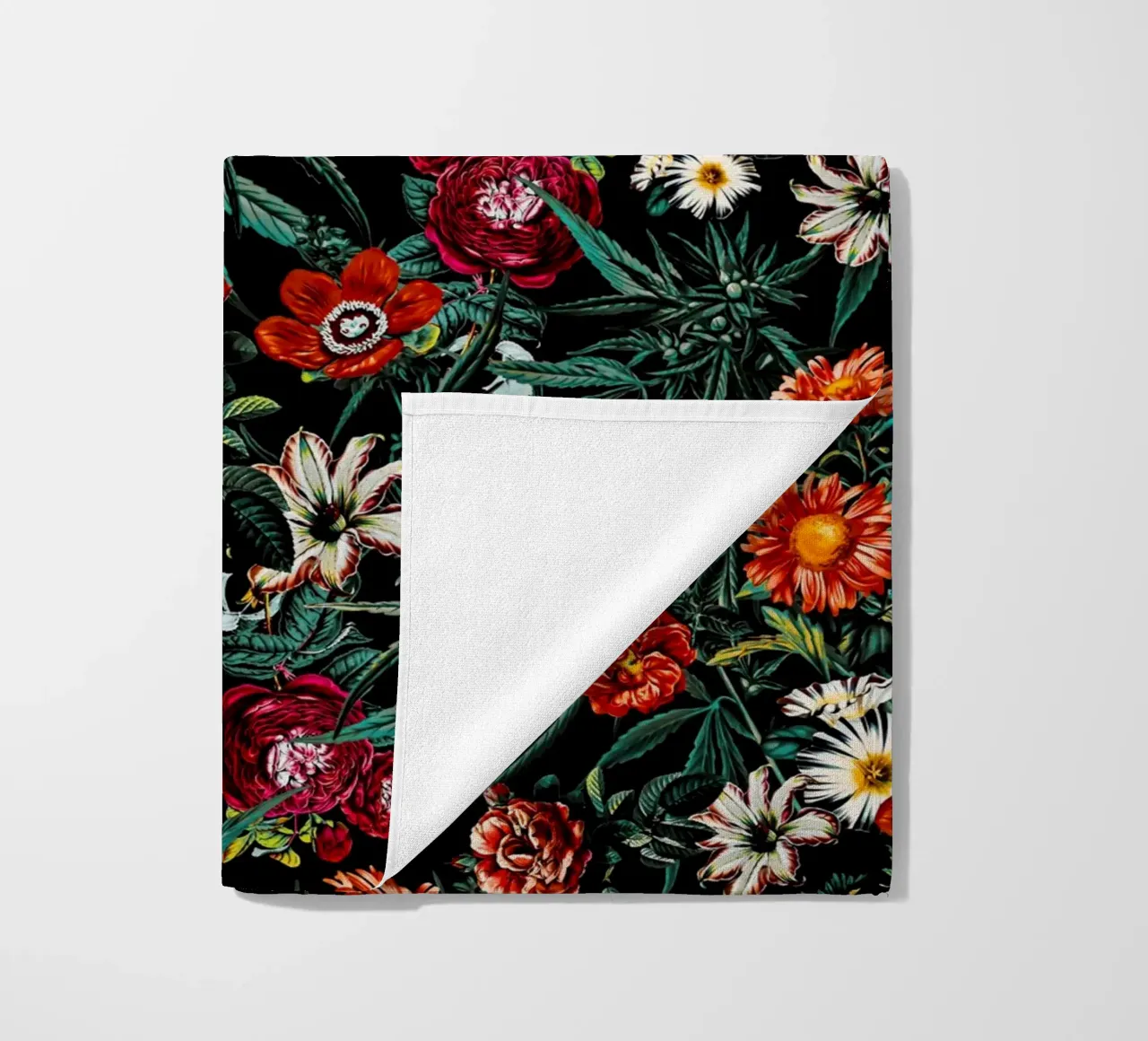 Marijuana and Floral Pattern telo mare da burcukorkmazyurek