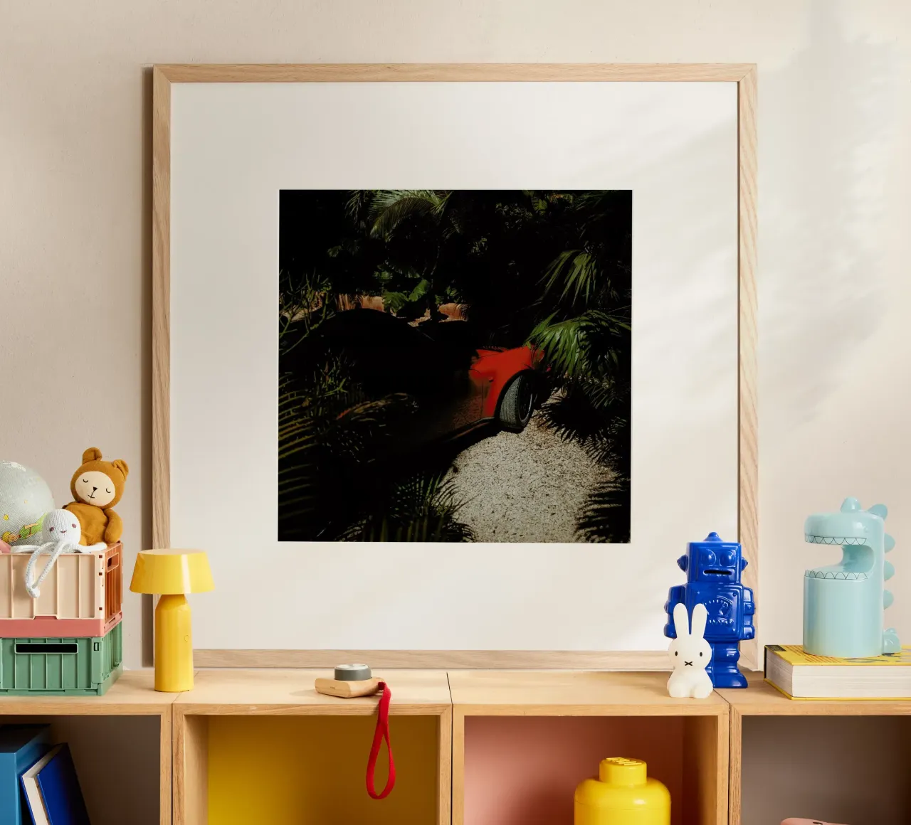 Red Shy Beauty I poster con marco de plástico de Philipp Reinhard