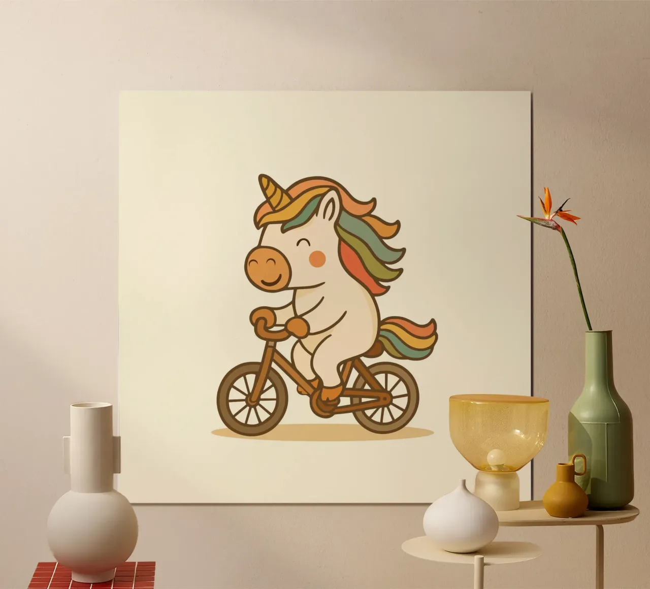 Unicorno felice con criniera colorata cavalca felicemente una bicicletta poster con telaio in legno da namosh