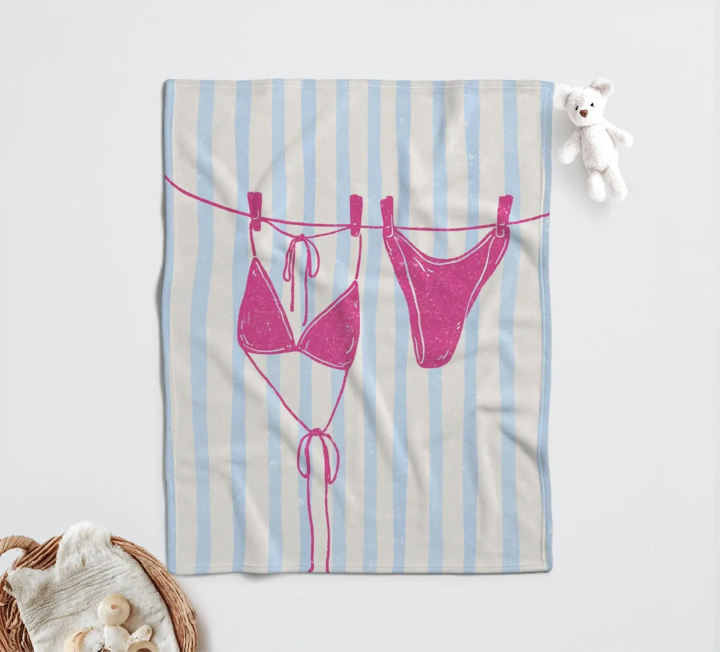 Bikini Fleecedecke von IamHomeStudio