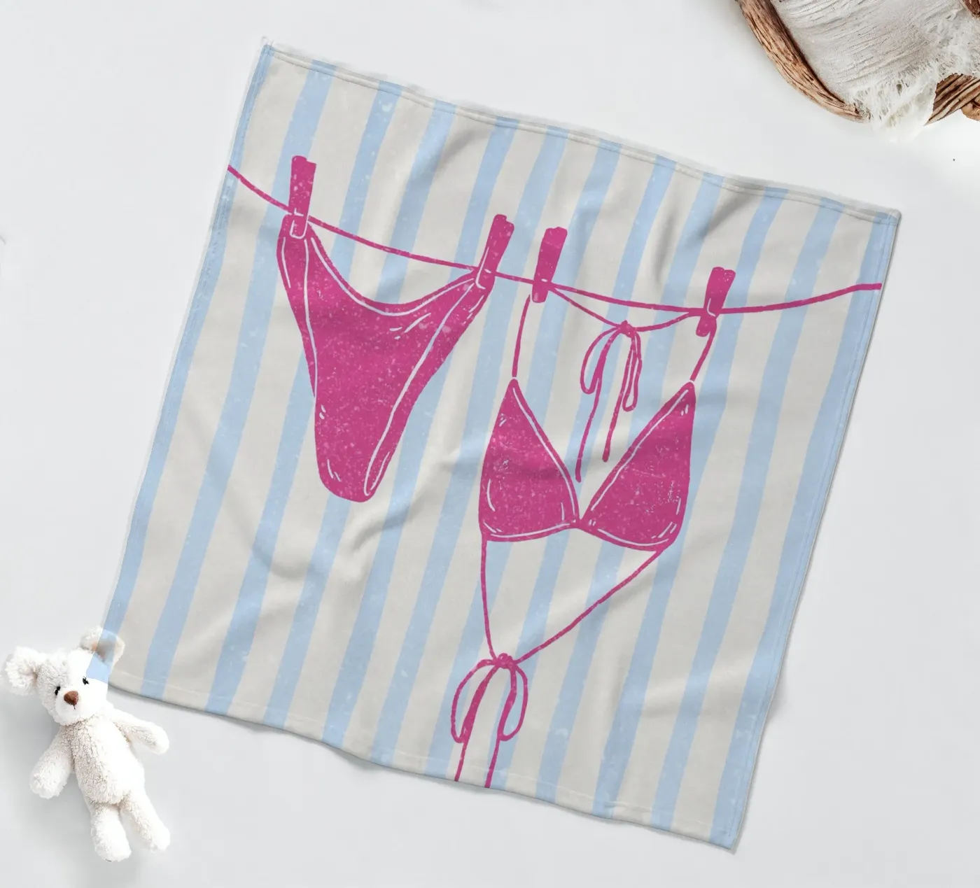 Bikini Fleecedecke von IamHomeStudio