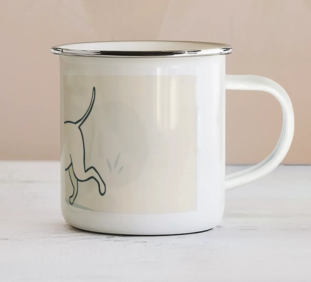 Un cane felice corre giocoso in un campo erboso in una giornata di sole tazza in smalto da DesignDoodle