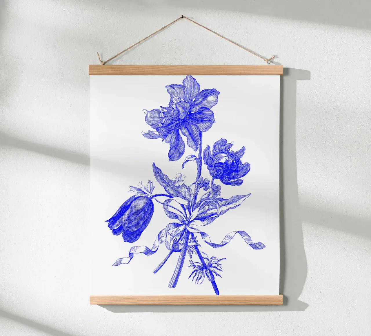 Bouquet di romantici fiori blu poster con telaio in legno da morphinaeblue