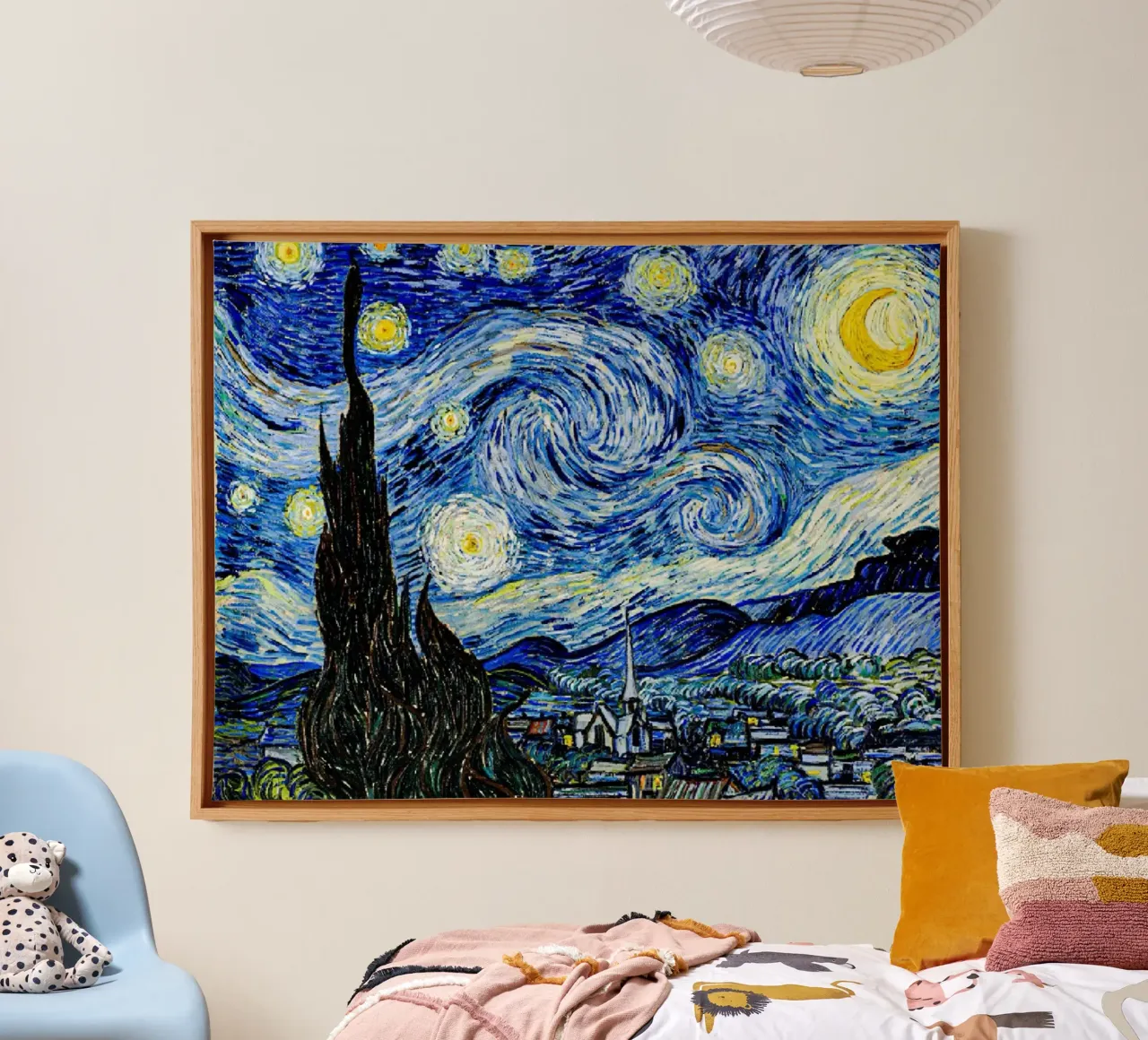 Sternennacht mit Blick über ein Dorf Leinwand mit Schattenfugenrahmen von Piper Shop Oke