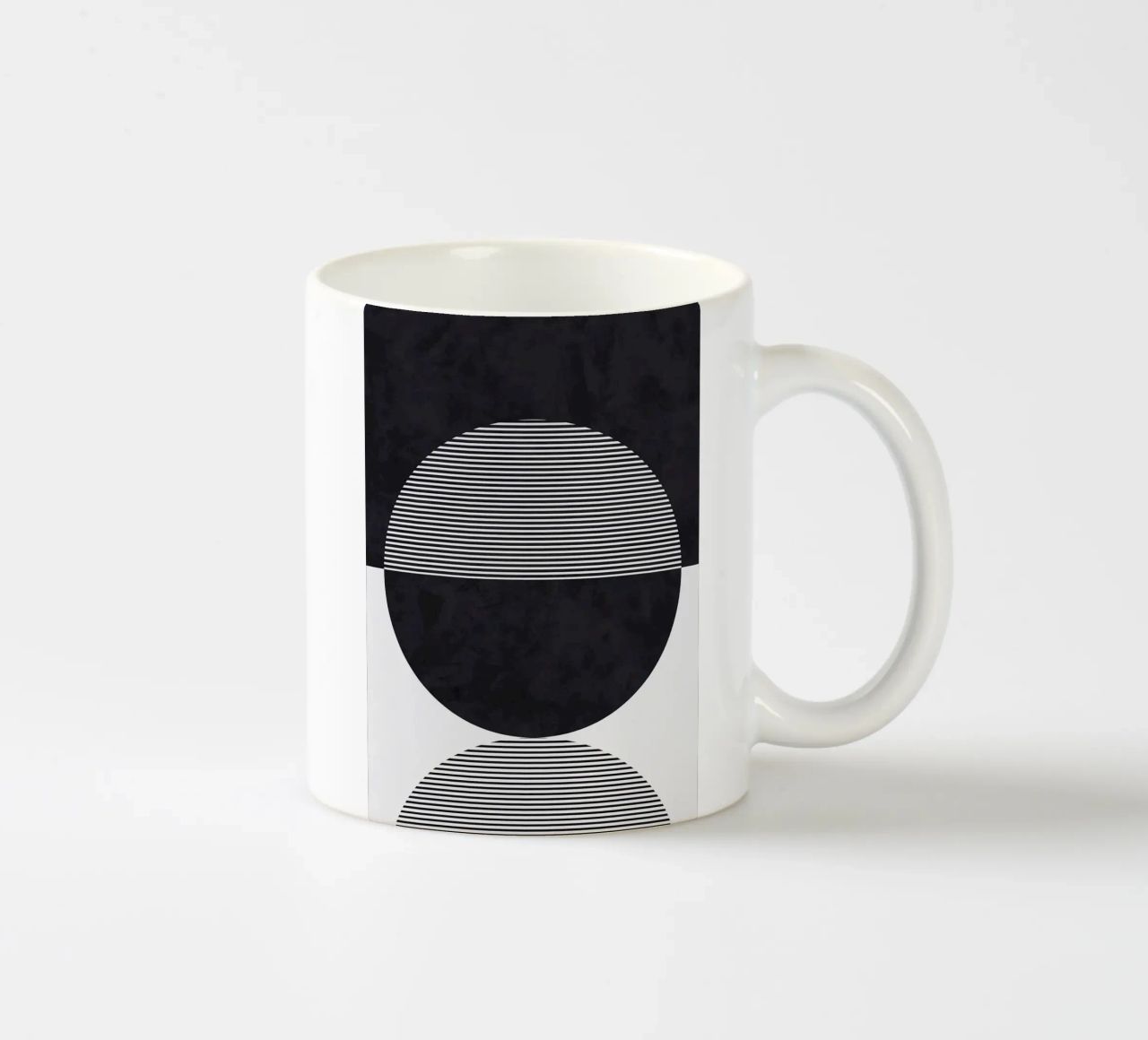 linee circolari linee orizzontali tazza in ceramica da Matthew W Smith