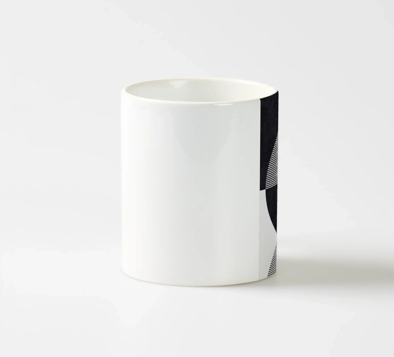linee circolari linee orizzontali tazza in ceramica da Matthew W Smith