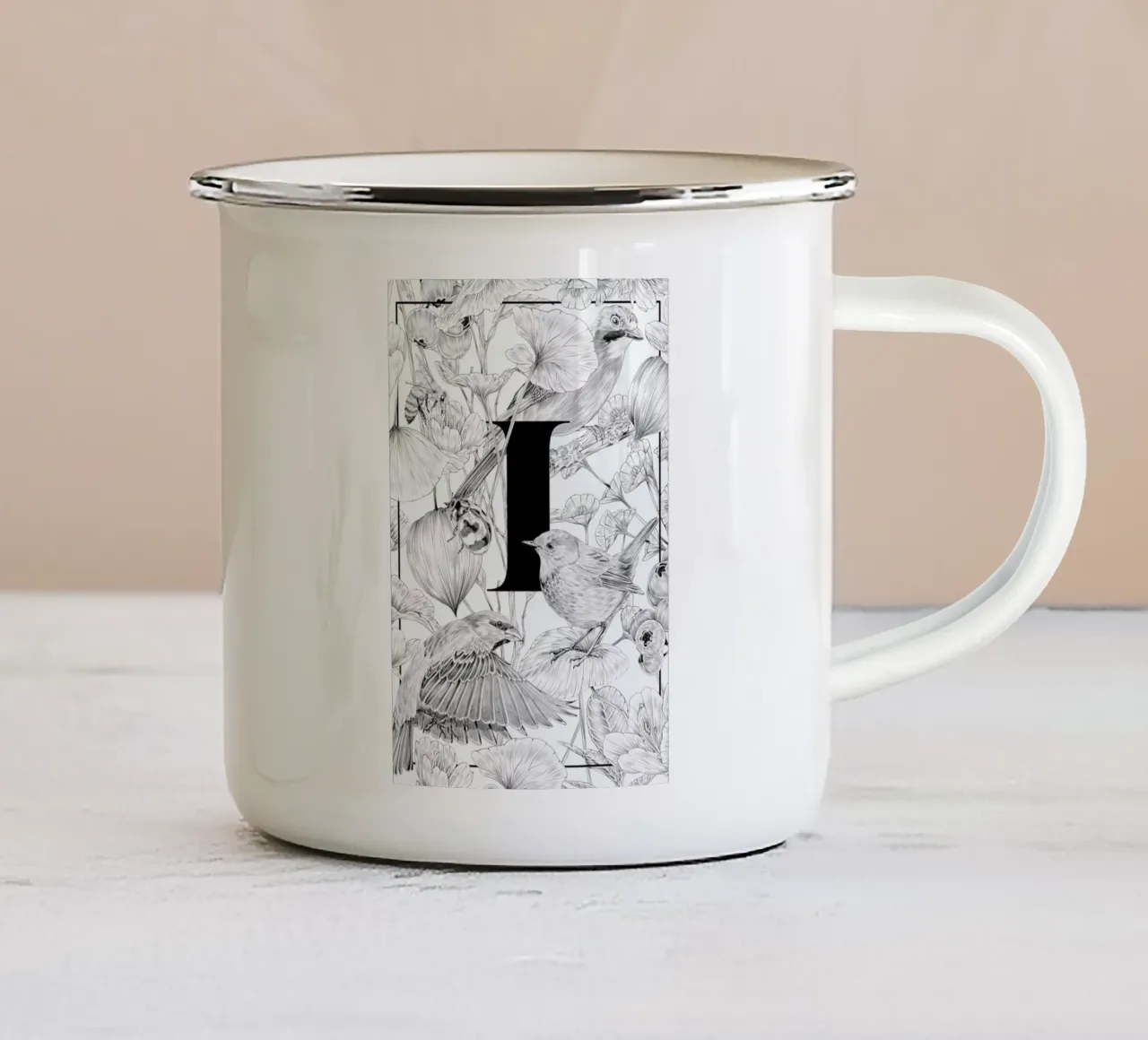 Floral Alphabet I tazza in smalto da Faunesque