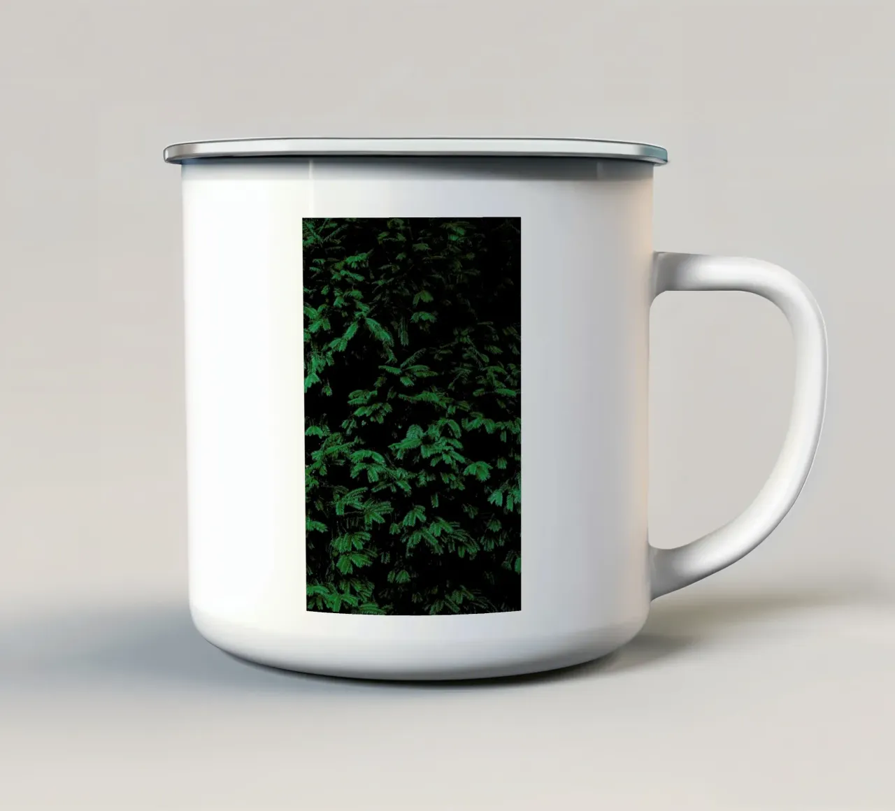 Coniferous Shrub emaille mok van Sebastian Hilgetag