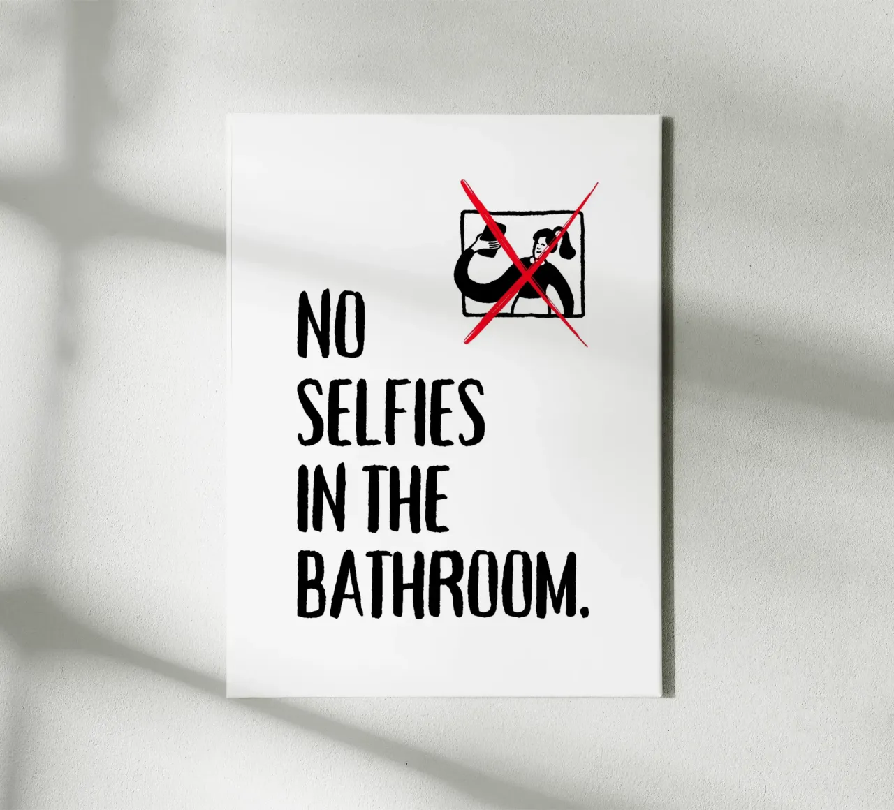 NIENTE SELFIE IN BAGNO. tela con Cornice a cassetta da ArtDesign by KBK