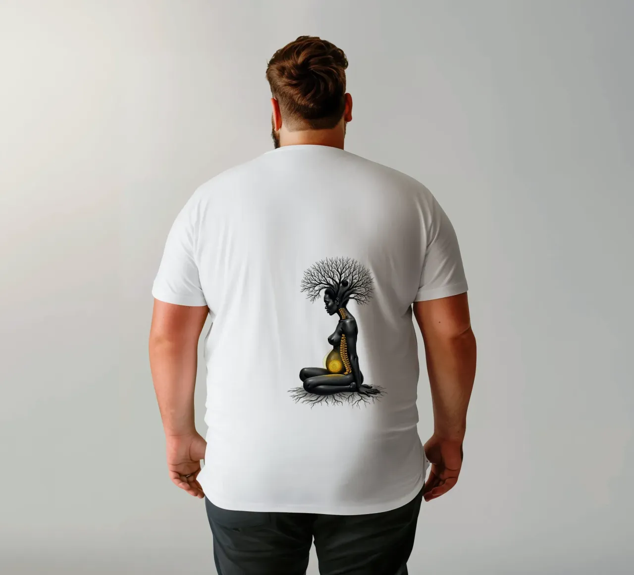Goldene Töchter: Mutter verwurzelt im Licht T-Shirt von Dustlight Atelier