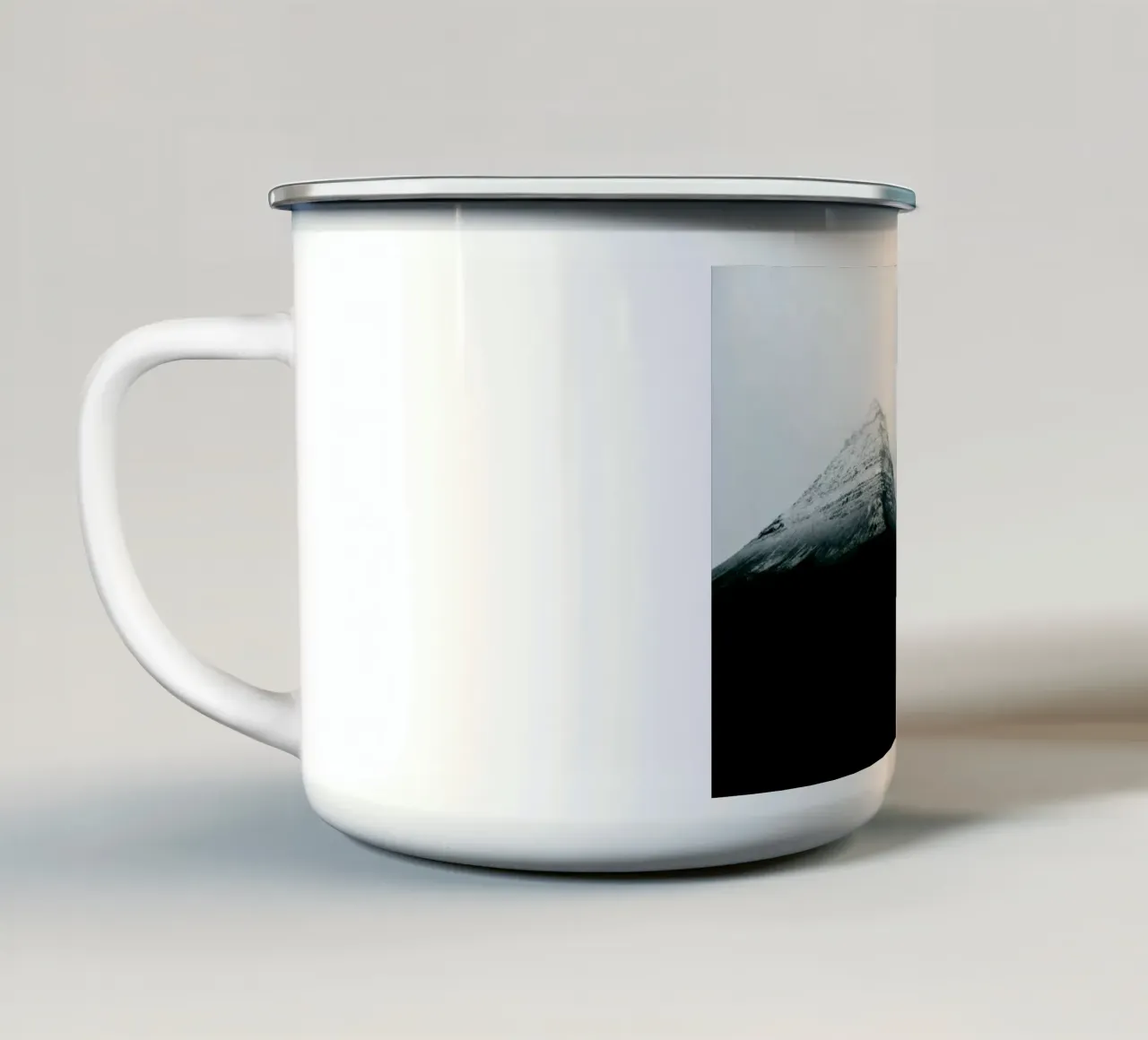 Islanda Montagna nera tazza in smalto da KISSA STUDIO