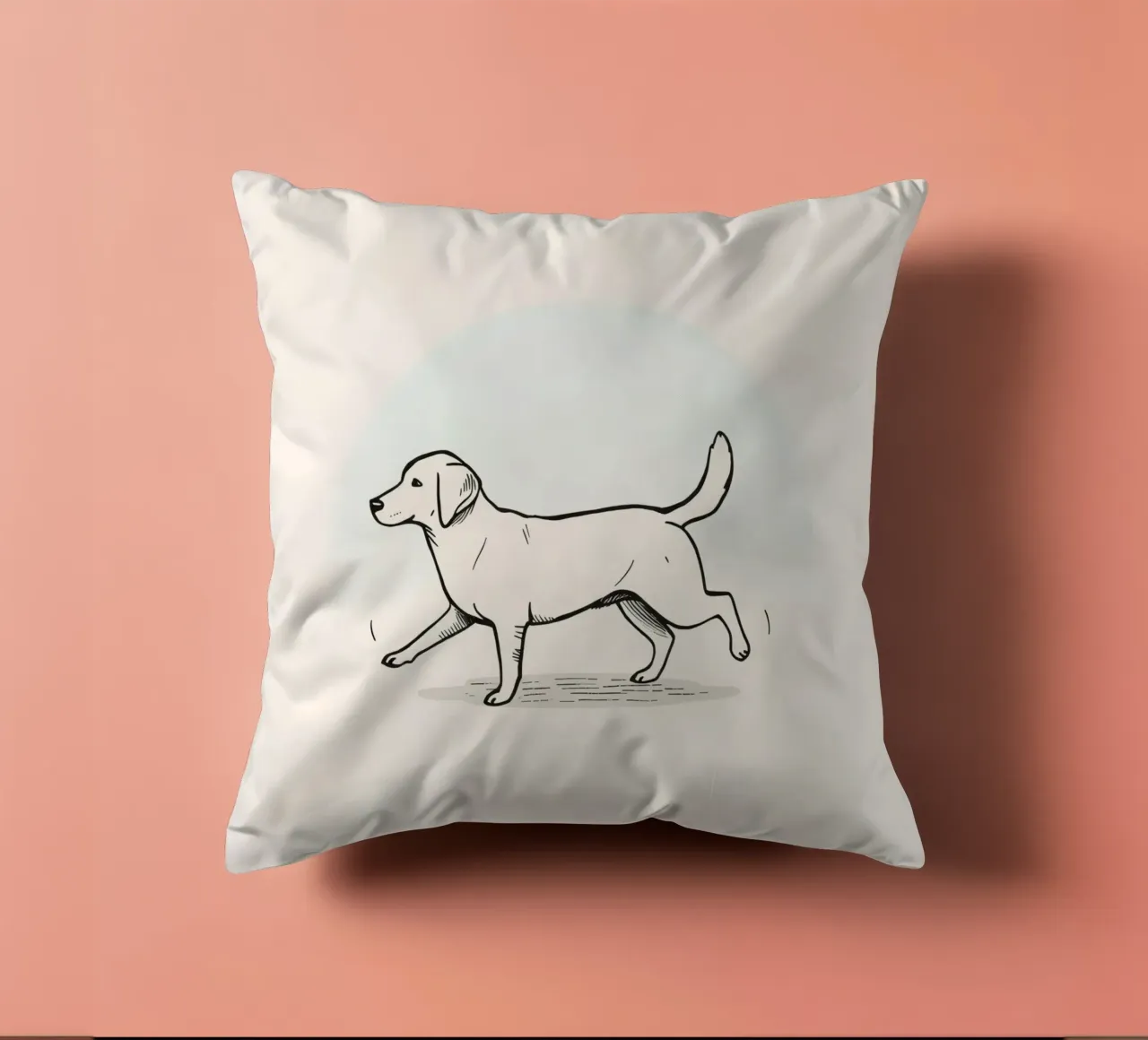 Chien marchant sur un fond clair avec une mise au point douce coussin de DesignDoodle