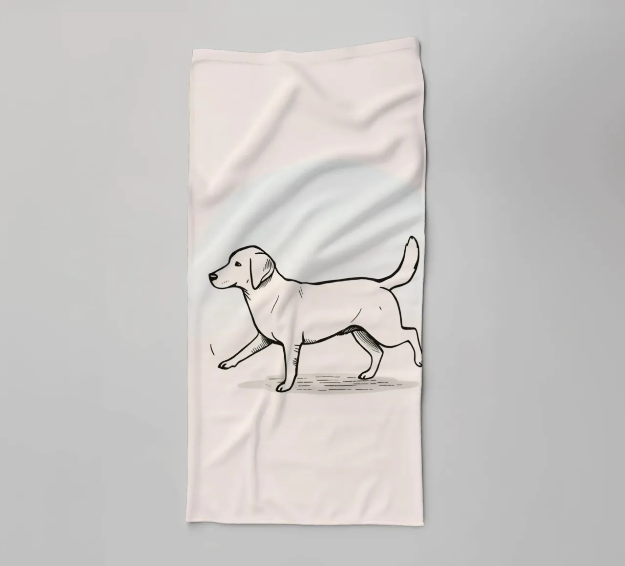 Chien marchant sur un fond clair avec une mise au point douce serviette de bain de DesignDoodle