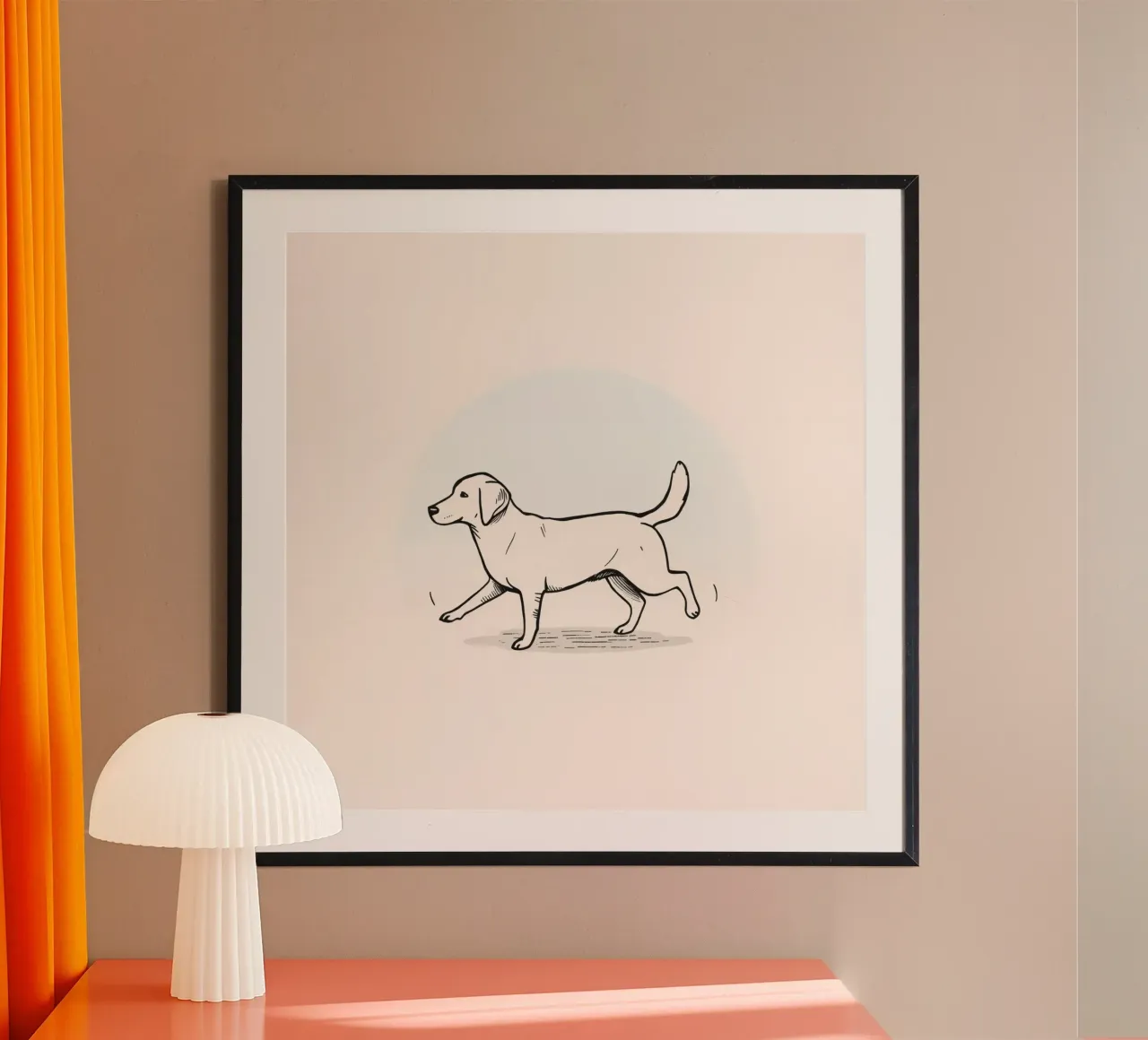 Chien marchant sur un fond clair avec une mise au point douce poster avec cadre en plastique de DesignDoodle