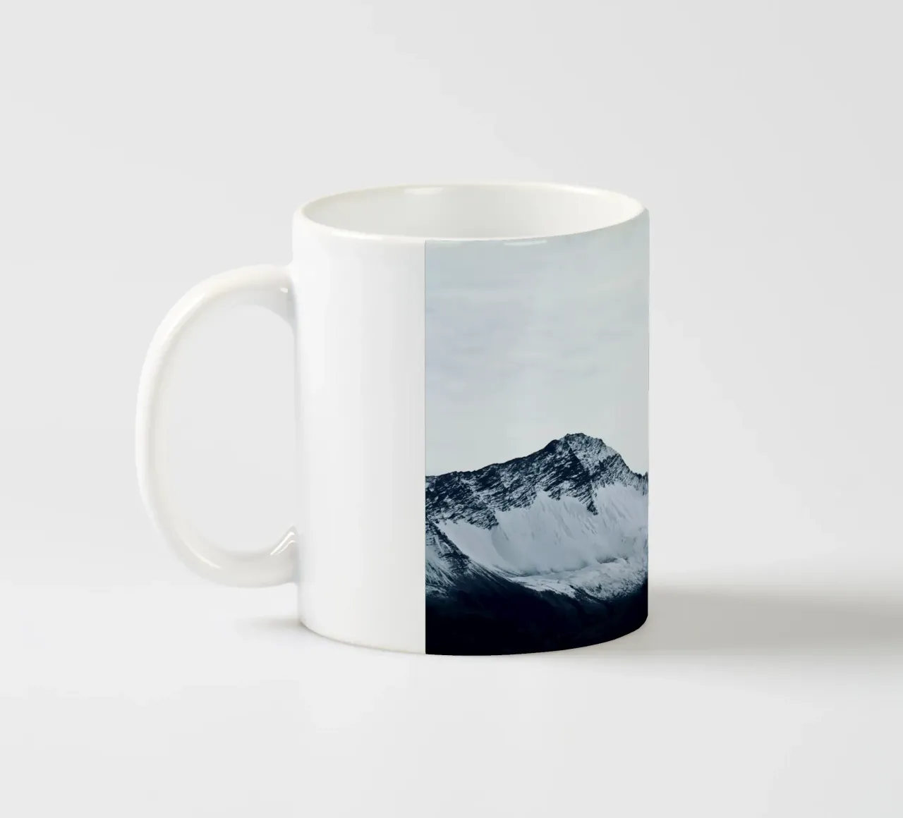 IJsland Zwarte berg keramische mok van KISSA STUDIO