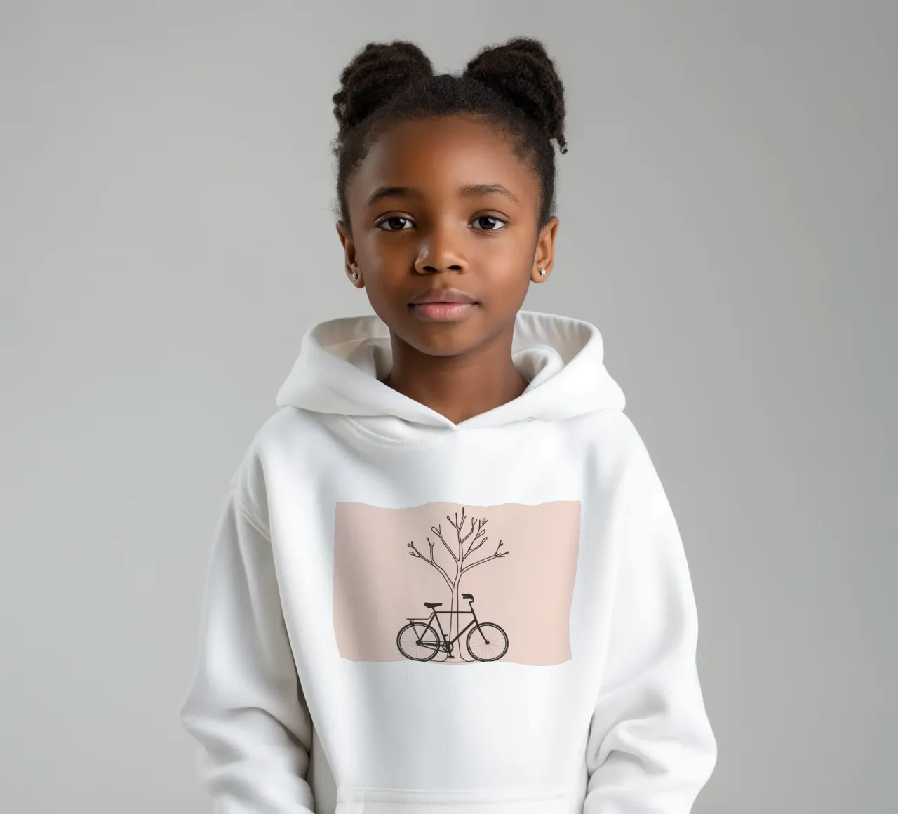 Bicicletta appoggiata a un albero spoglio su uno sfondo muto felpa bambino con cappuccio da DesignDoodle