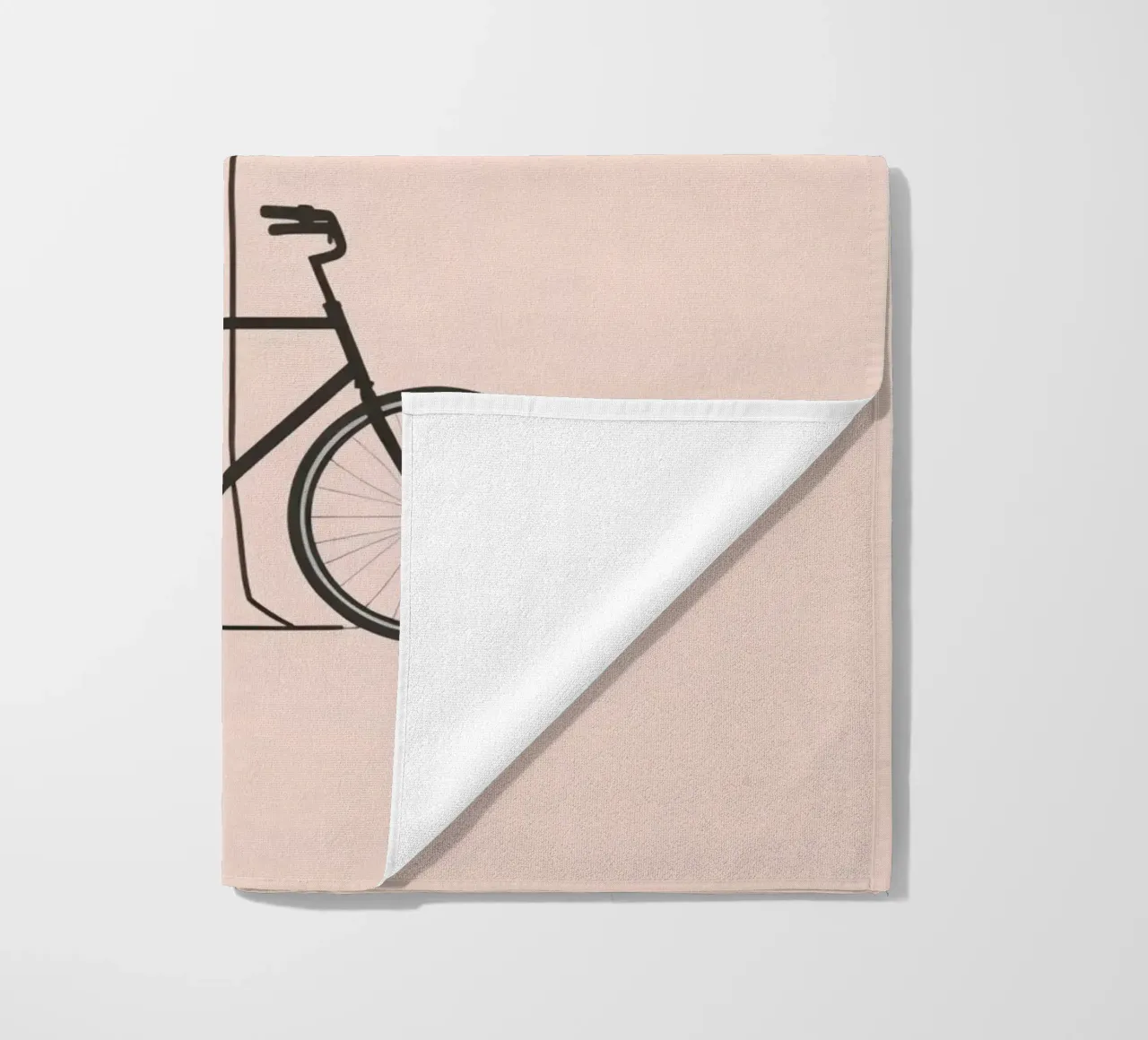 Bicicletta appoggiata a un albero spoglio su uno sfondo muto telo mare da DesignDoodle