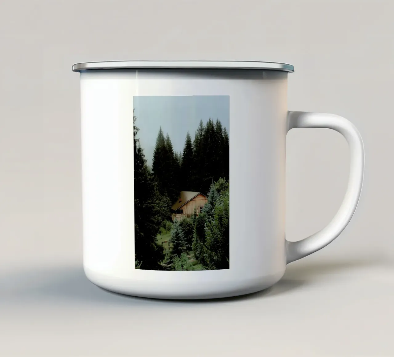 The Cabin In The Forest tazza in smalto da Sebastian Hilgetag