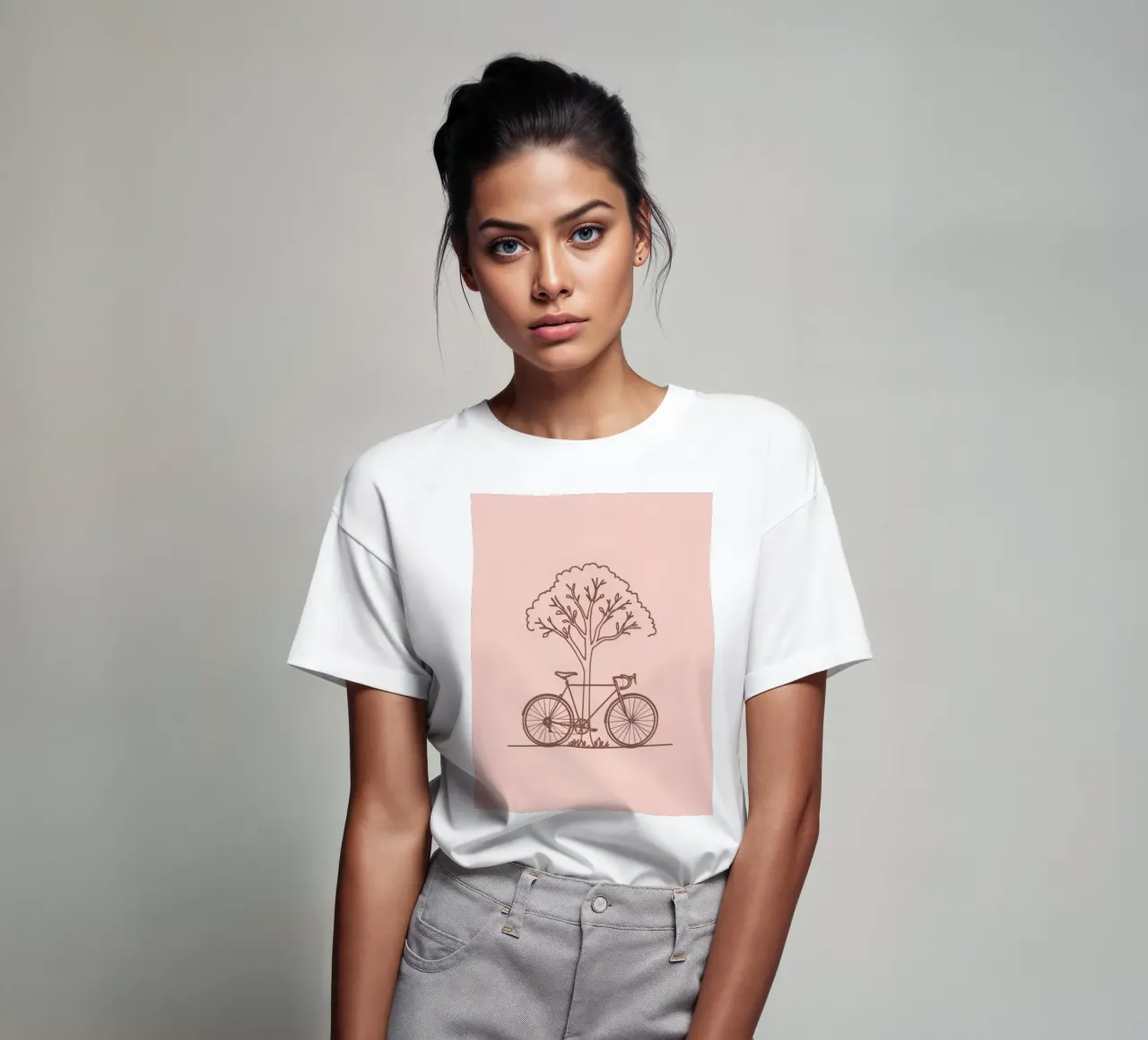 An einen Baum gelehntes Fahrrad in einem Park mit einfachem Design T-Shirt von DesignDoodle