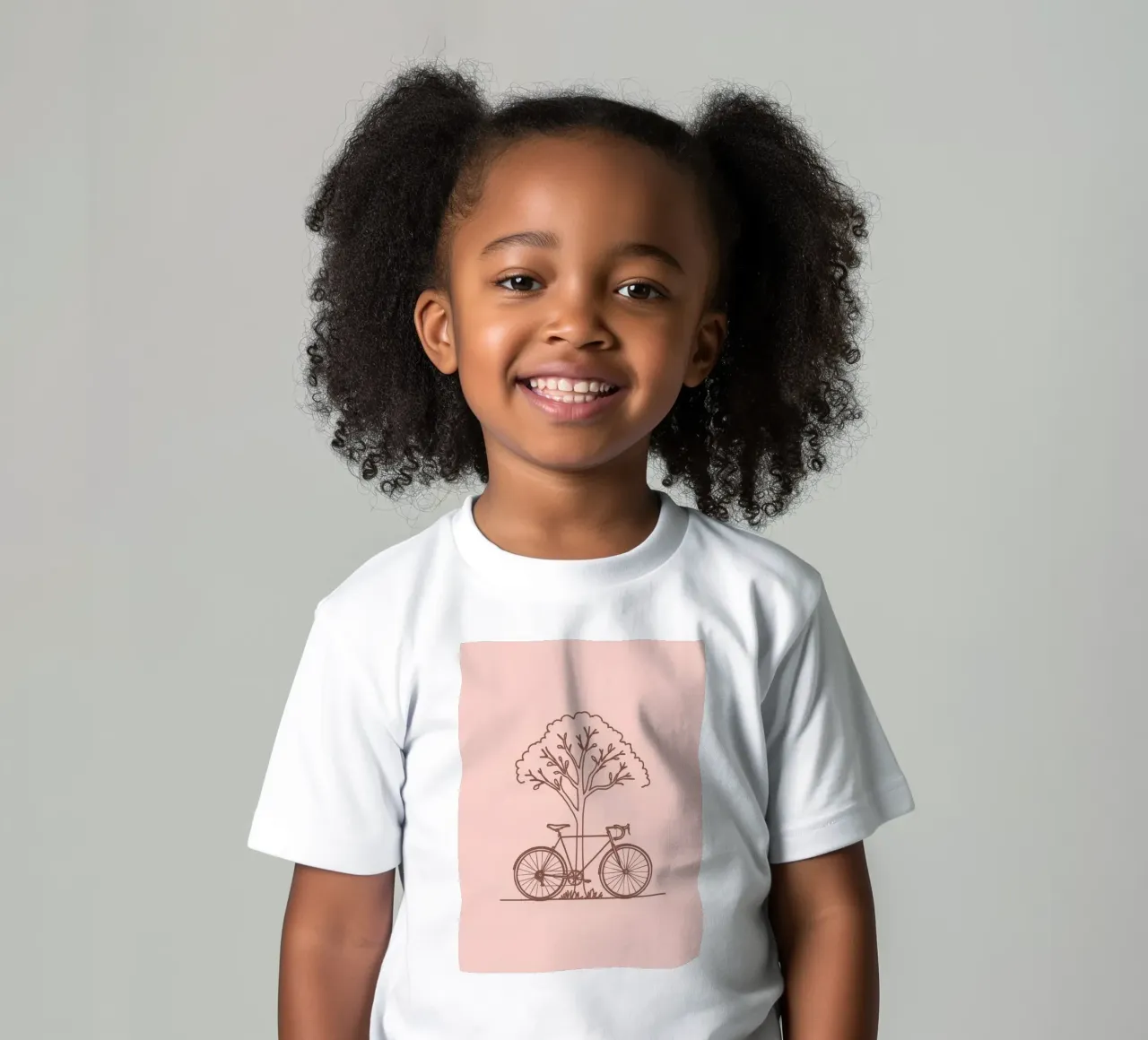 Bicicletta appoggiata ad un albero in un parco dal design semplice t-shirt bambini da DesignDoodle