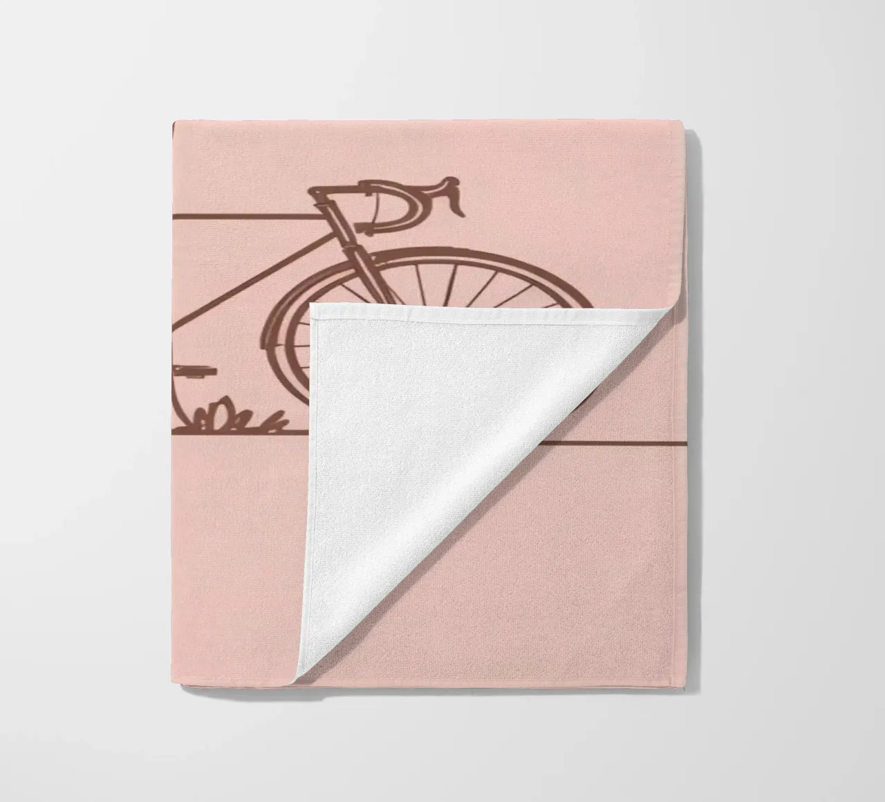 Bicyclette adossée à un arbre dans un parc au design simple serviette de plage de DesignDoodle