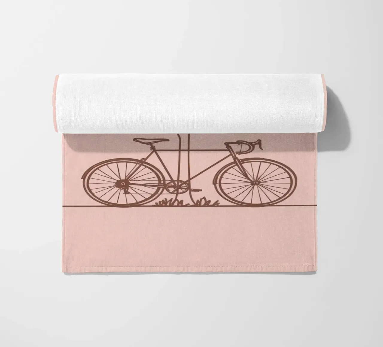 Bicicletta appoggiata ad un albero in un parco dal design semplice telo mare da DesignDoodle