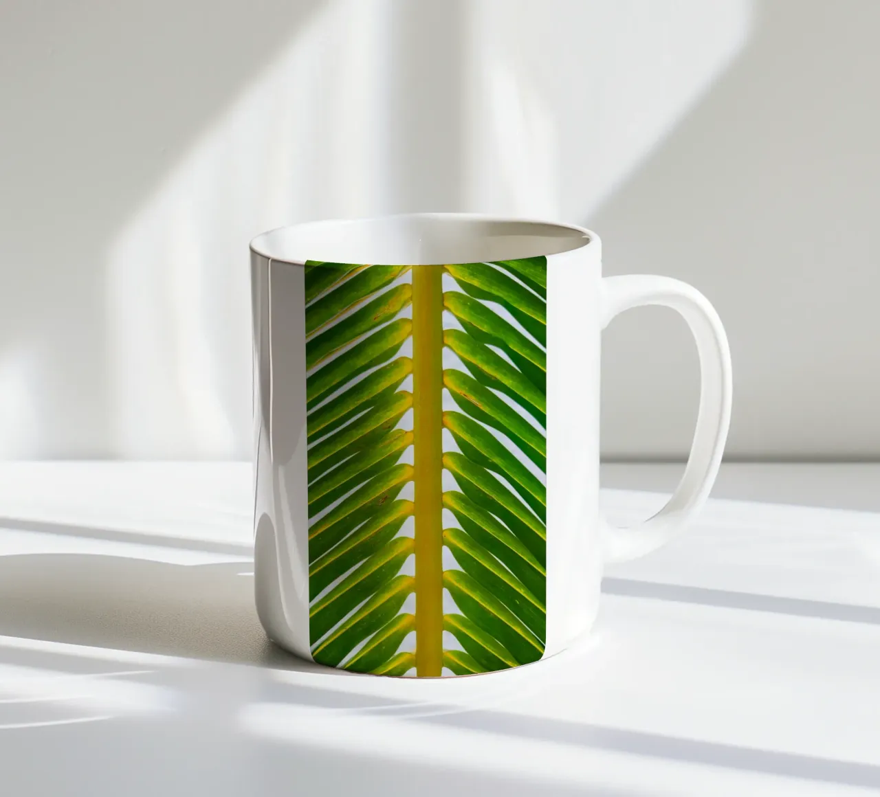 foglia di palma natura tazza in ceramica da Earthly Visions
