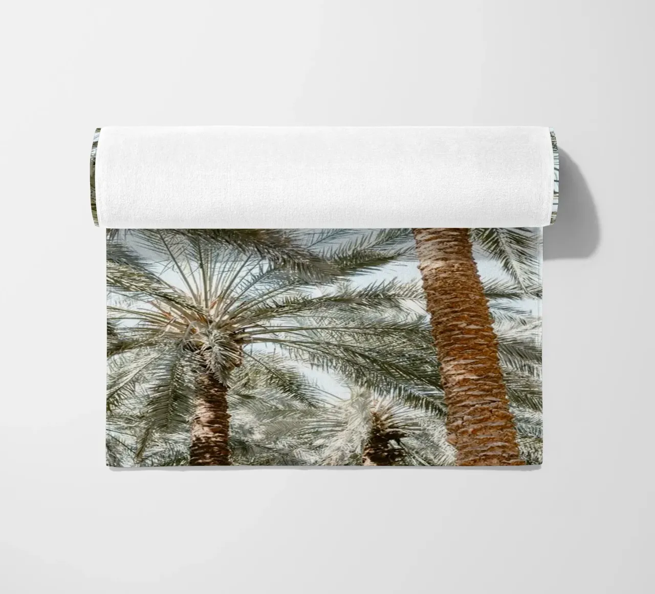 Oasis with palm trees telo mare da photolovers