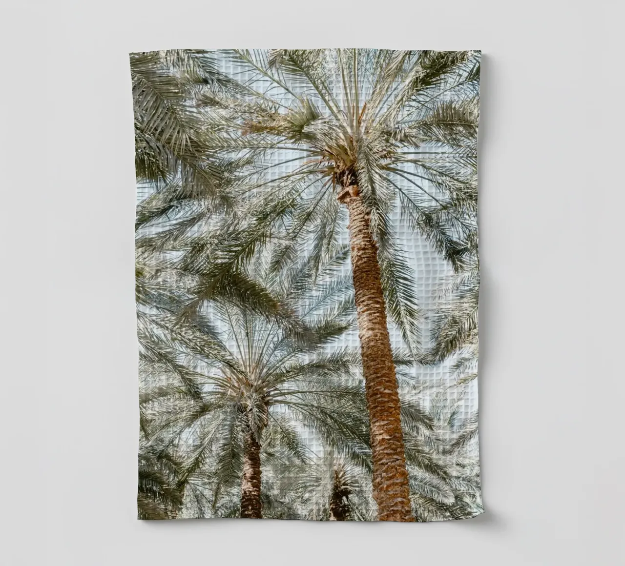 Oasis with palm trees Geschirrtuch von photolovers