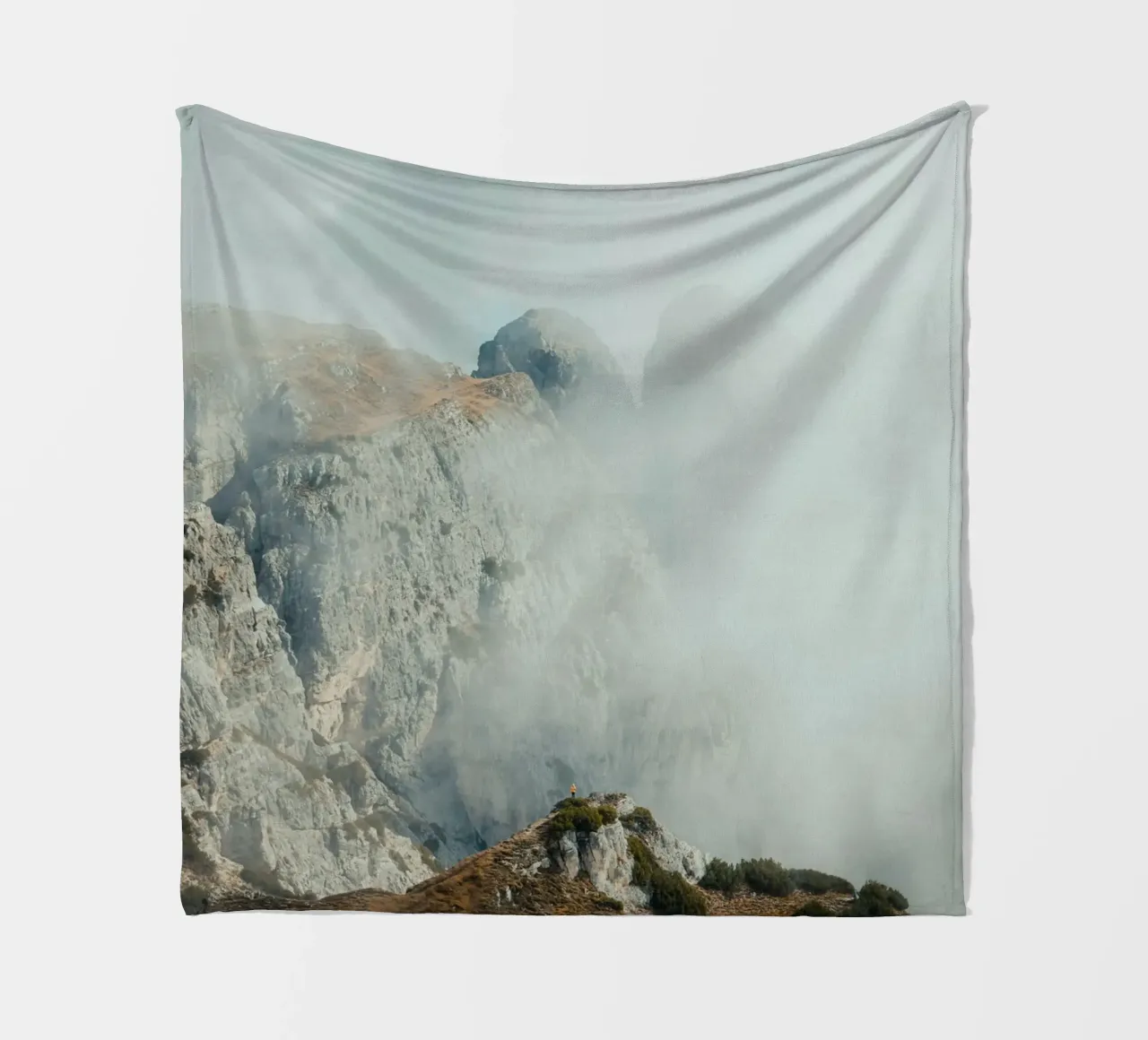 nebbia in montagna coperta in pile da Earthly Visions