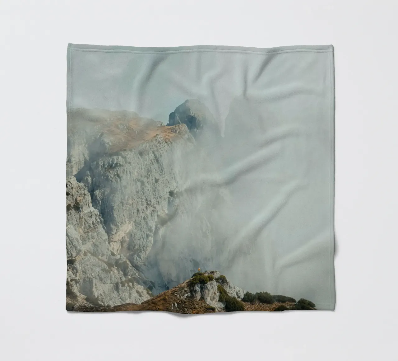 nebbia in montagna coperta in pile da Earthly Visions