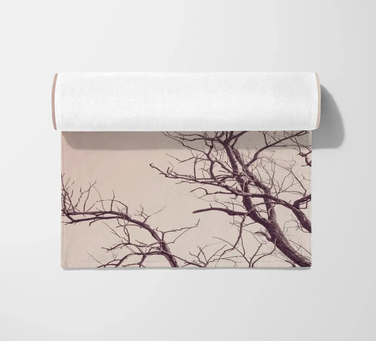 Pink sky and a tree telo mare da photolovers