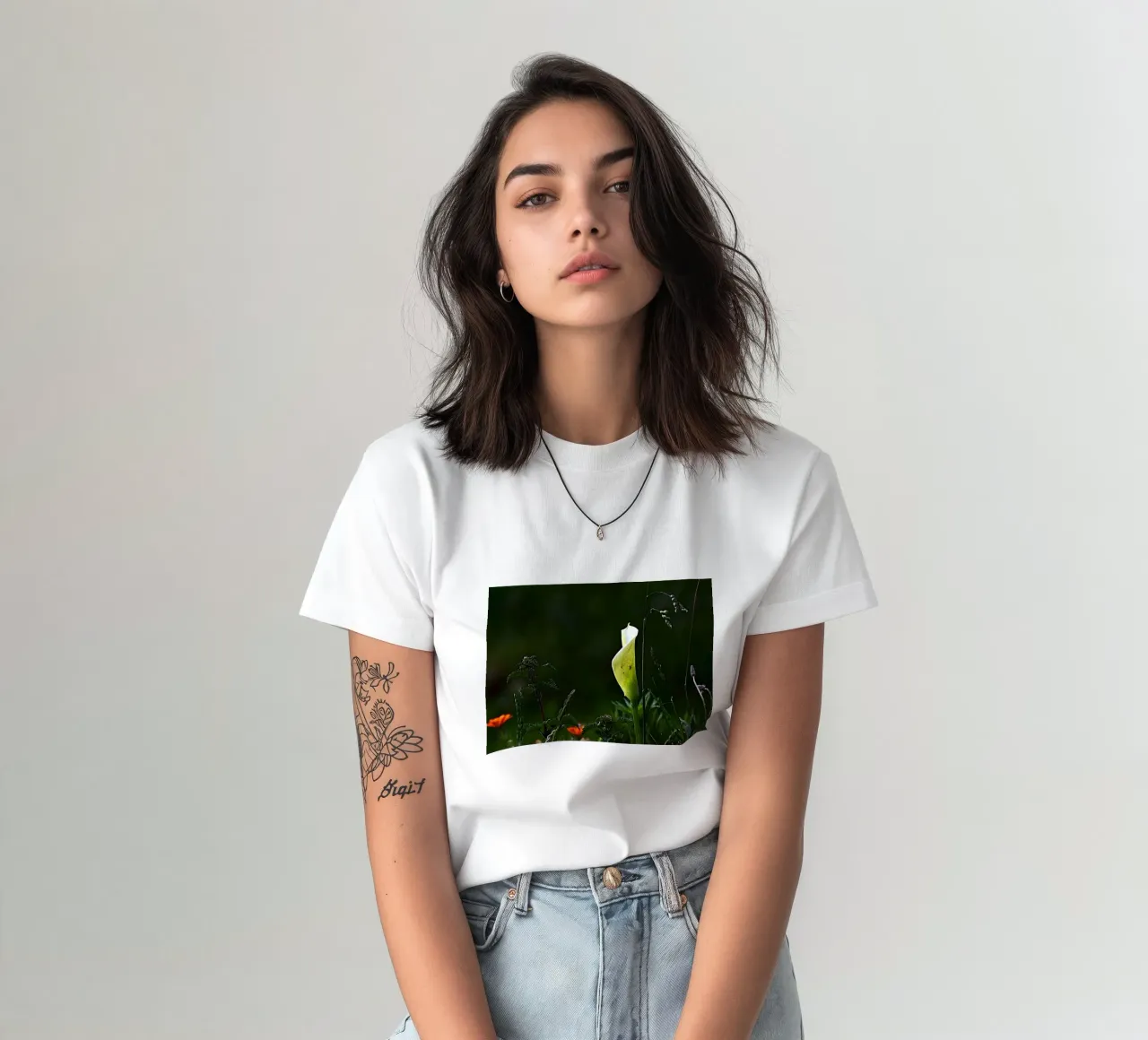 FAA328 UNA LUCE NEL VERDE. t-shirt da Thierry vobmann photography