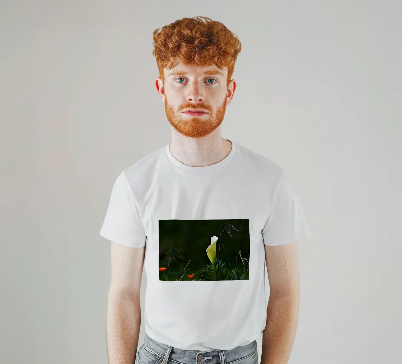 FAA328 UNA LUCE NEL VERDE. t-shirt da Thierry vobmann photography