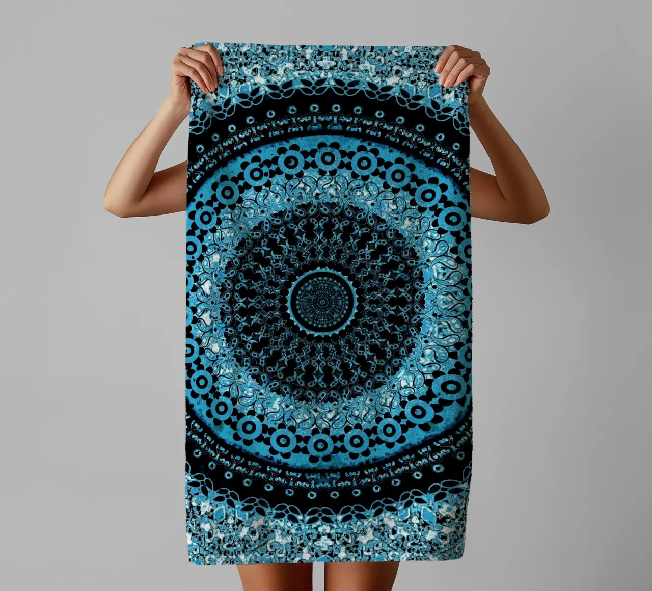 Aqua Paisley Mandala Handtuch von Nina May Design Studio