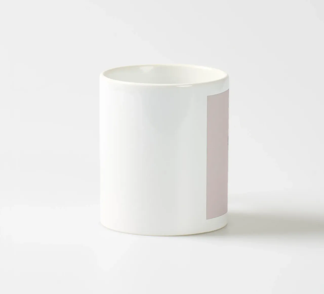 Cactus in un vaso minimalista su uno sfondo rosa tenue tazza in ceramica da DesignDoodle