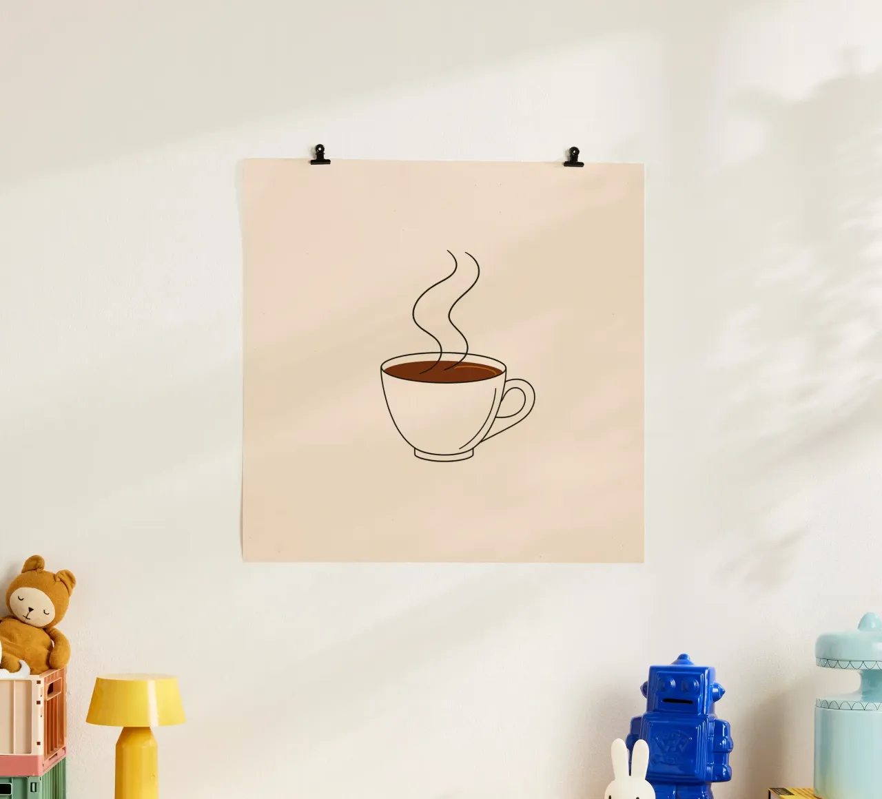 Warme Tasse Kaffee mit aufsteigendem Dampf vor neutraler Kunst Poster mit Holzrahmen von DesignDoodle