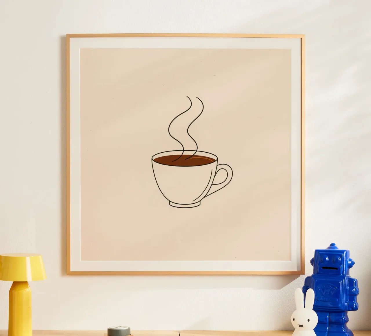 Warme Tasse Kaffee mit aufsteigendem Dampf vor neutraler Kunst Poster mit Holzrahmen von DesignDoodle