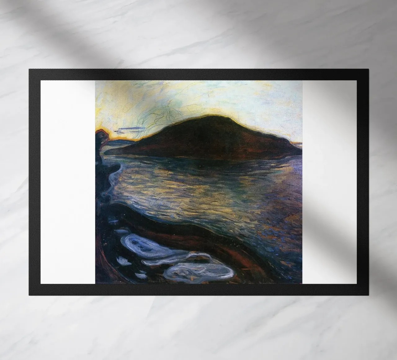 Silhouette sombre de la côte montagneuse paillasson de cupcup art
