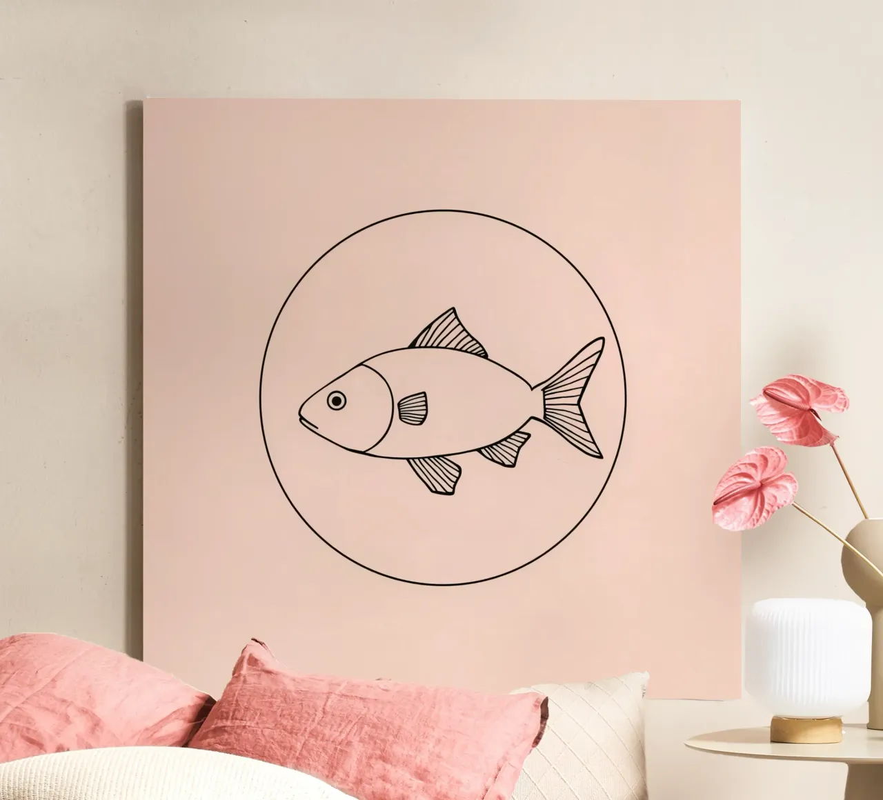 Illustrazione di un pesce delineato in nero su un'opera d'arte minimalista tela con Cornice a cassetta da DesignDoodle
