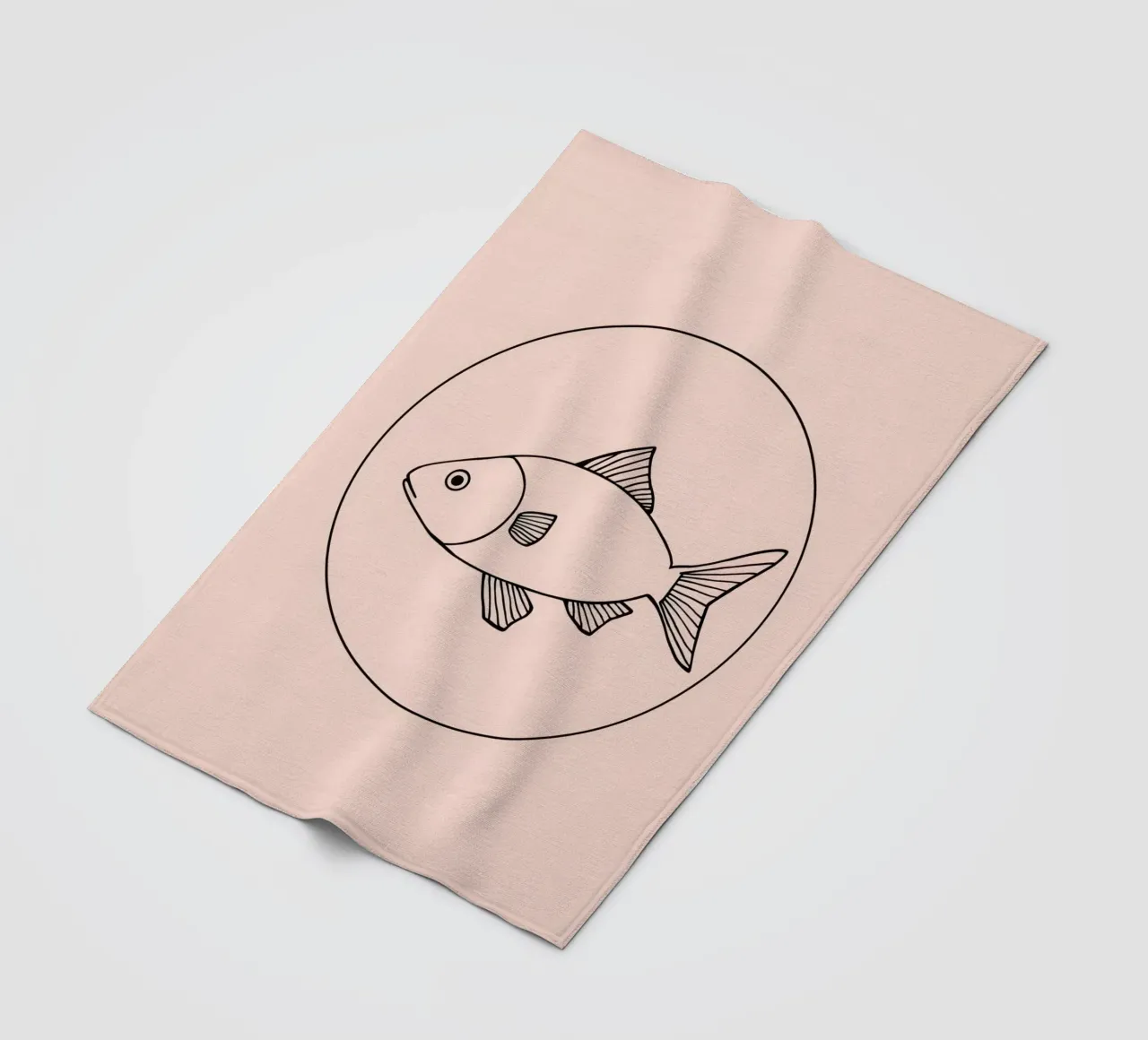 Illustrazione di un pesce delineato in nero su un'opera d'arte minimalista coperta in pile da DesignDoodle