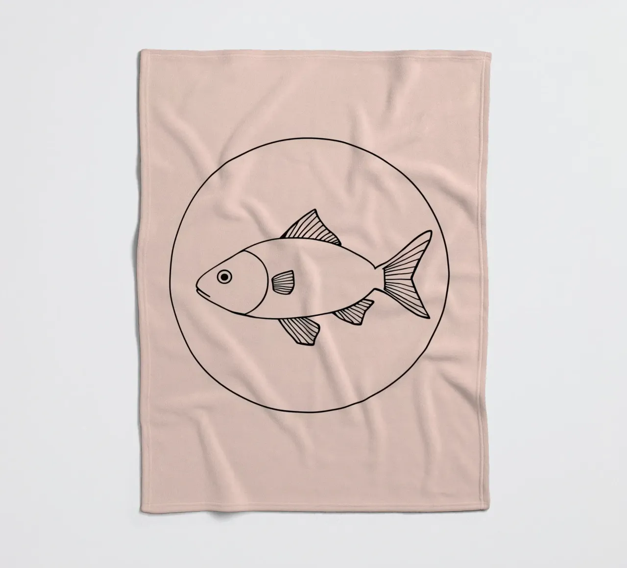 Illustrazione di un pesce delineato in nero su un'opera d'arte minimalista coperta in pile da DesignDoodle
