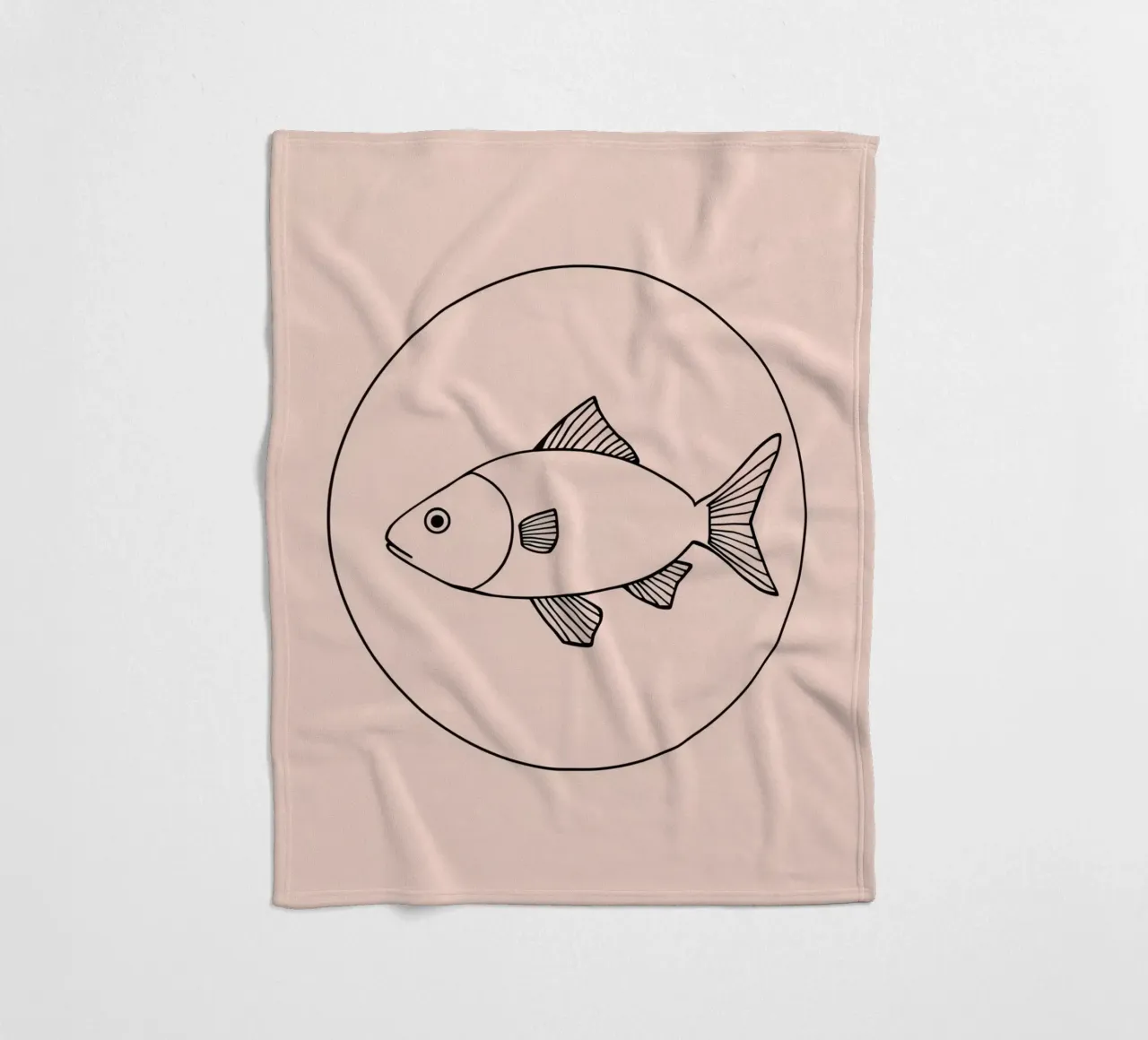 Illustrazione di un pesce delineato in nero su un'opera d'arte minimalista coperta in pile da DesignDoodle