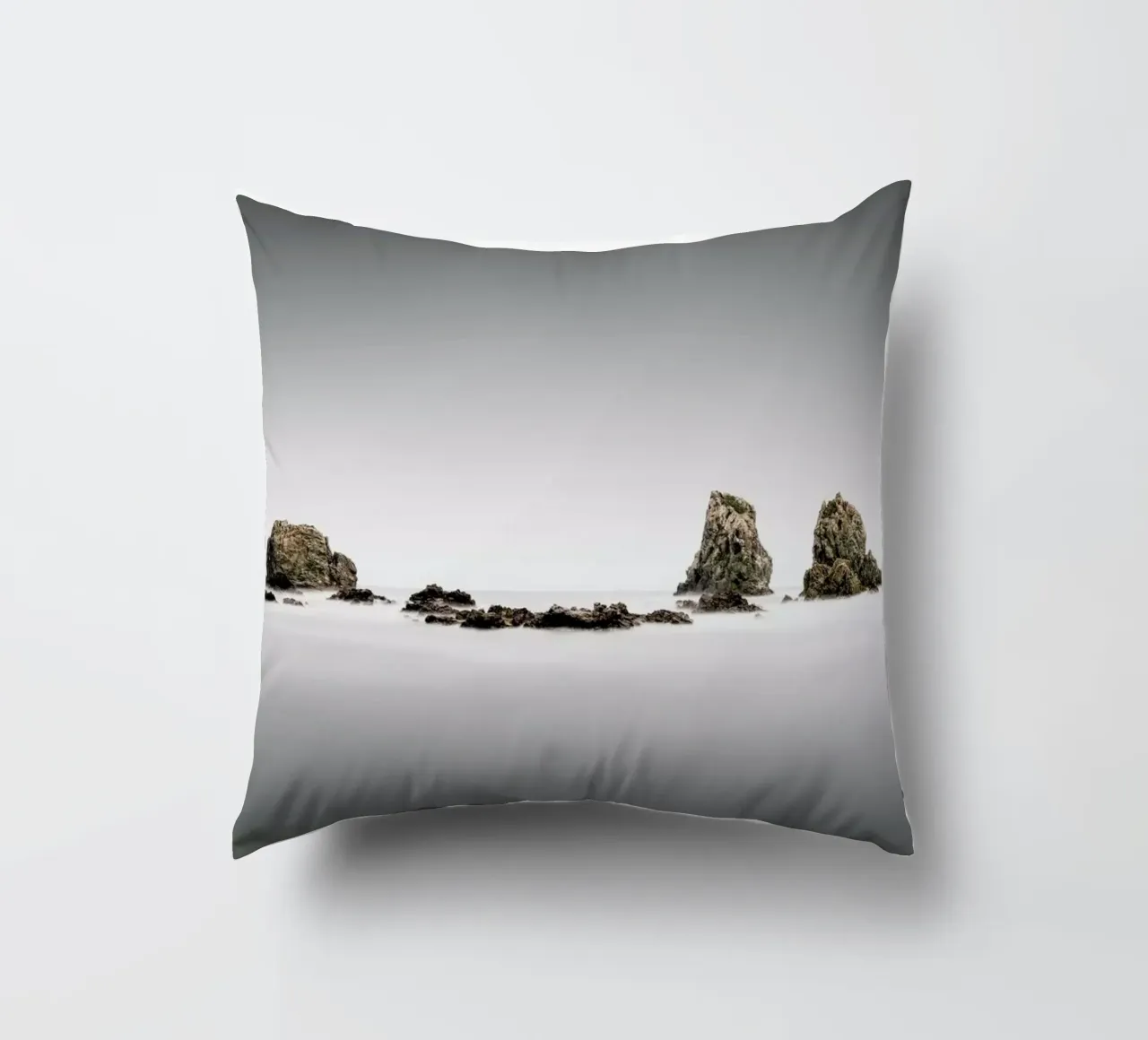 Japan Seastack Study III cuscino da Michael J. Reibert