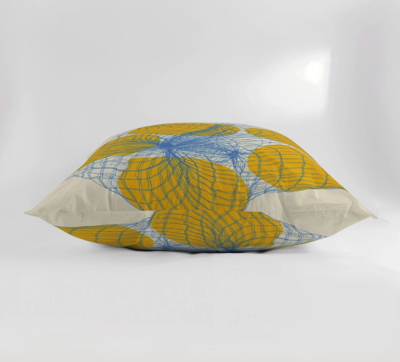 Five Lemons In A Net Bag cuscino da Rosi Feist
