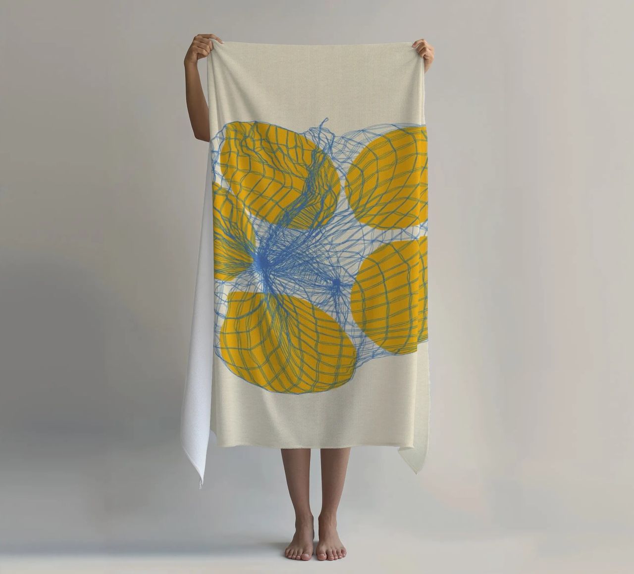 Five Lemons In A Net Bag Strandtuch von Rosi Feist