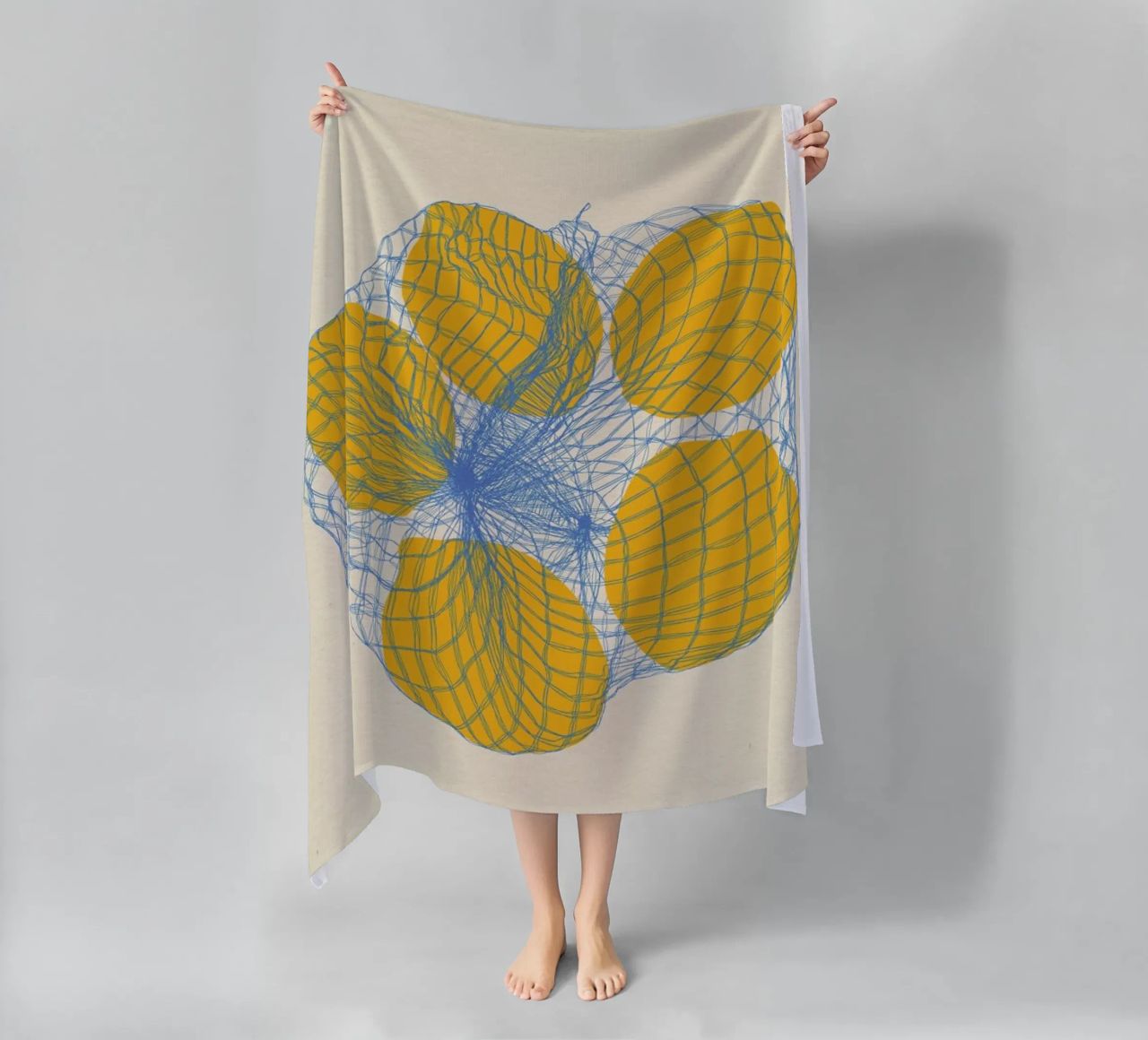 Five Lemons In A Net Bag Strandtuch von Rosi Feist