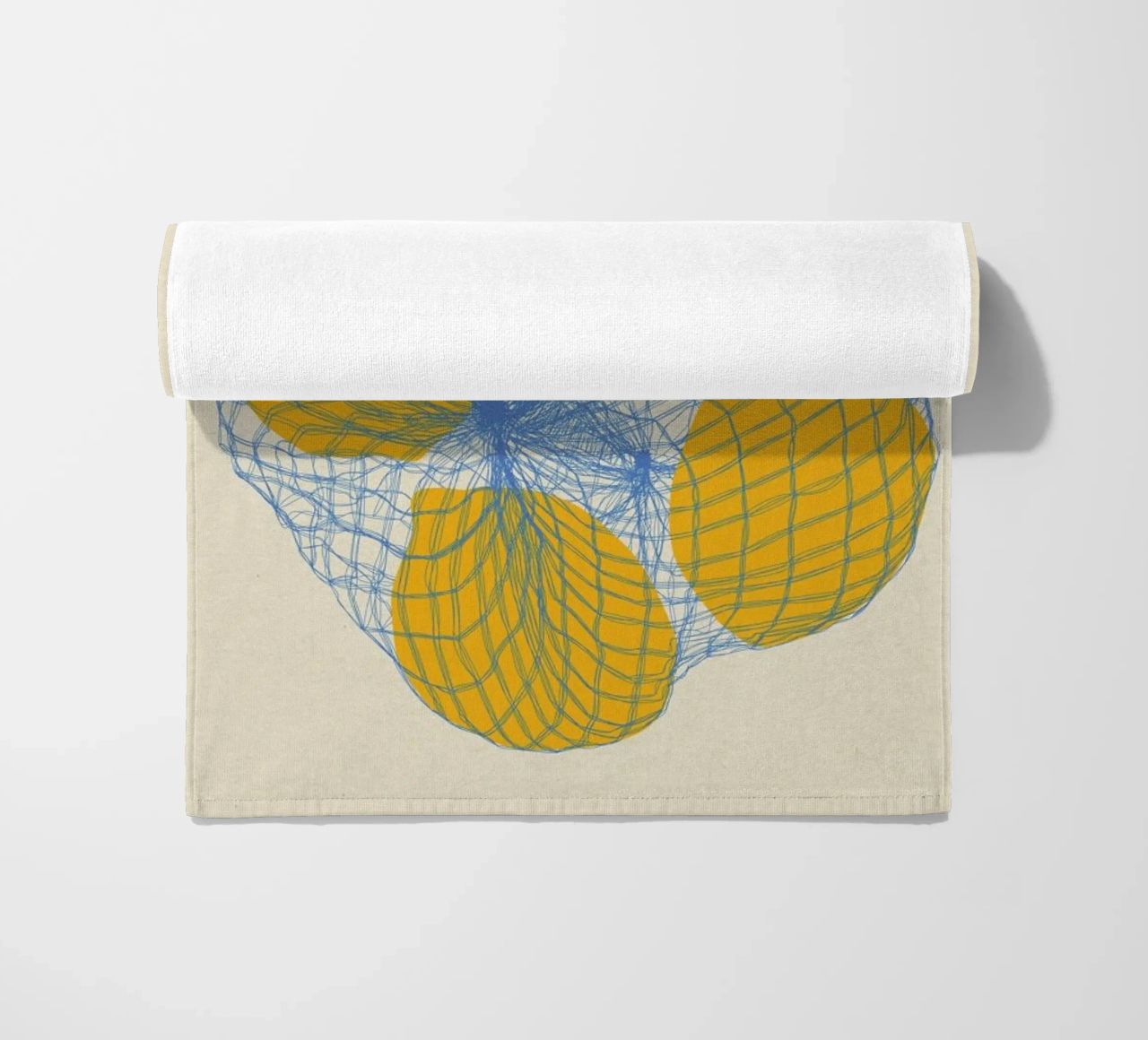 Five Lemons In A Net Bag Strandtuch von Rosi Feist