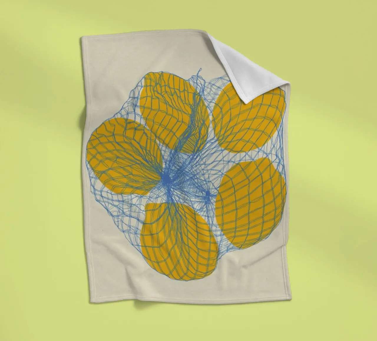 Cinque limoni in una borsa a rete coperta in pile da Rosi Feist