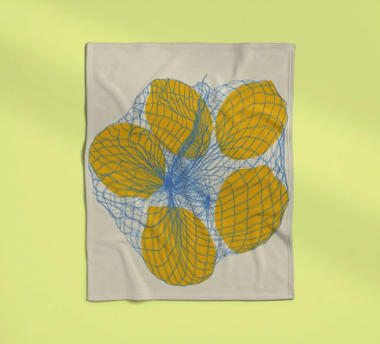 Cinque limoni in una borsa a rete coperta in pile da Rosi Feist